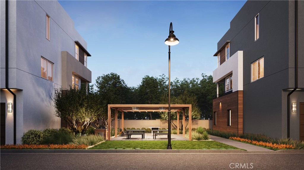 717 Lyon - Residential