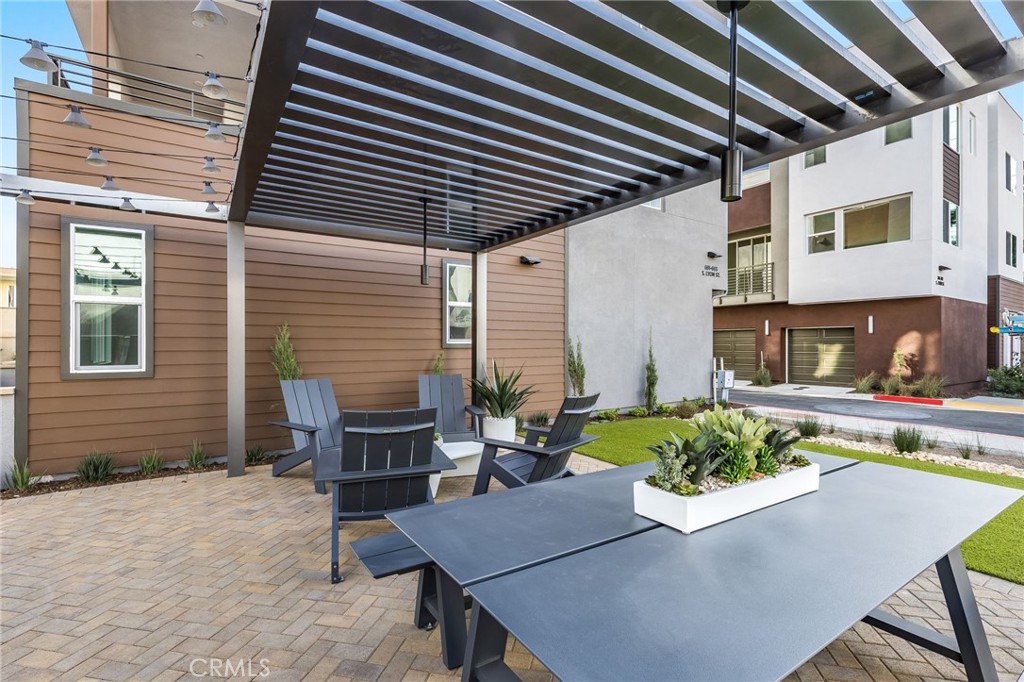 717 Lyon - Residential