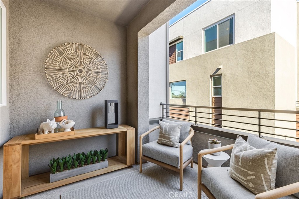 717 Lyon - Residential