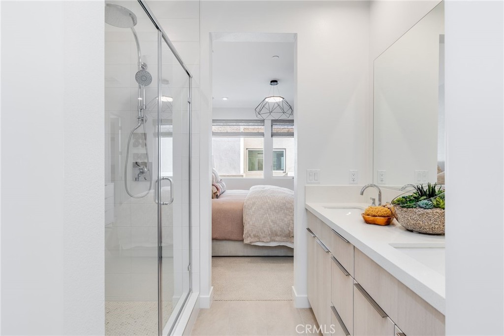 717 Lyon - Residential