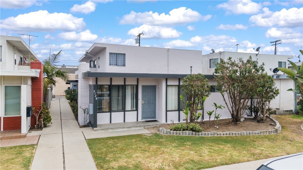 2128 W 157th