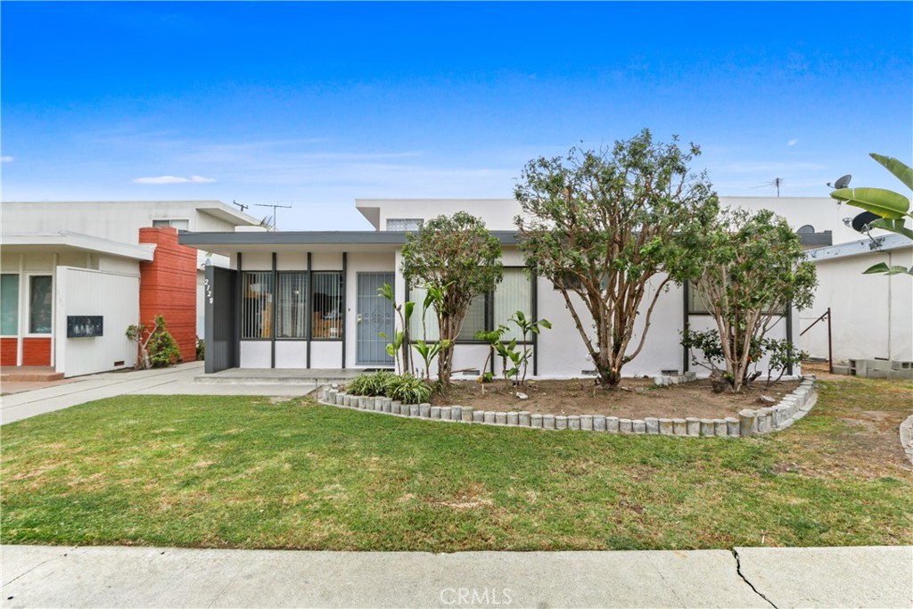 2128 W 157th