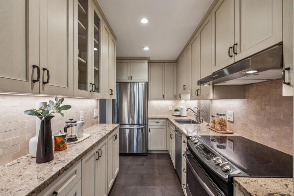 835 N Humboldt Street 203