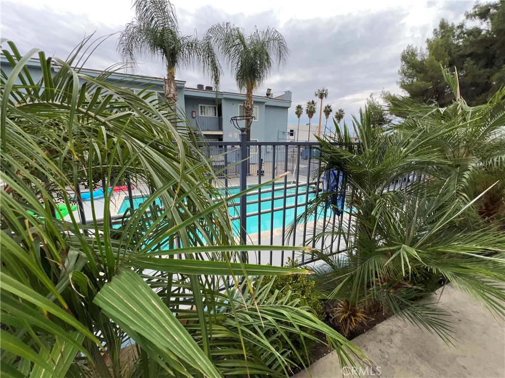 1525 E Lynwood Drive