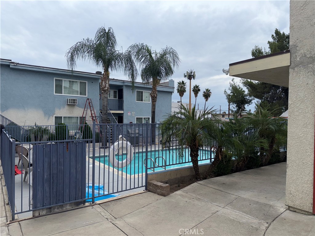 1525 E Lynwood Drive