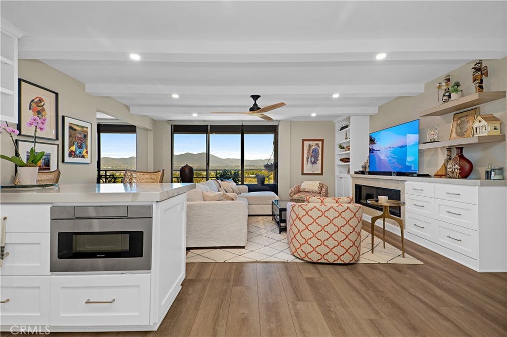 24055 Paseo Del Lago