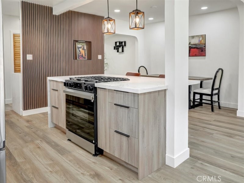 323 N Janss