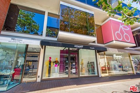 Photo of 9633 Brighton Way Way, Beverly Hills, CA 90210 (MLS # 25627527)