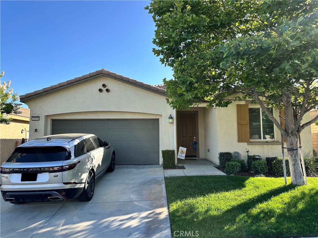 Welcome to this charming 4-bedroom, 2-bath home, perfectly situated in the highly sought-after Rosena Ranch community of San Bernardino. This comfortable residence boasts an open floor plan bathed in natural light, featuring a spacious living room with a cozy fireplace and a well-equipped kitchen complete with a large island – ideal for both daily living and entertaining. The master bedroom offers a private retreat with a soaking tub and separate shower. Practical amenities include a mix of tile and carpet flooring, a versatile converted garage perfect for a playroom or chill space, and solar panels to significantly reduce energy costs. An indoor laundry room adds convenience (washer and dryer not included).
Experience the resort-style living of Rosena Ranch, offering residents access to two sparkling pools, a luxurious clubhouse, a splash park, and a fitness center, all designed for year-round enjoyment. The community is pet-friendly, and this home even includes a gated dog run with premium artificial turf for easy upkeep. You'll appreciate being within walking distance to the top-rated Paakuma K-8 School and close to a variety of parks, scenic trails, and outdoor activities. For your shopping and dining needs, Victoria Gardens and Ontario Mills are just a short drive away, and the Falcon Ridge Town Center (featuring Super Target, grocery stores, and more) is conveniently accessible. This move-in ready home offers a perfect blend of comfort, convenience, and vibrant community living.