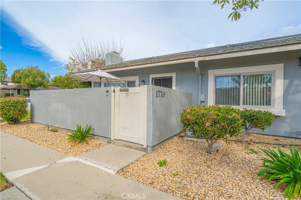 1770 E Avenida De Las Flores