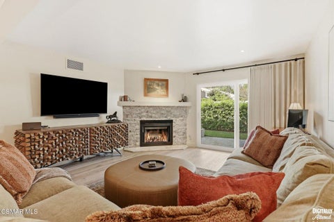 Photo of 571 Artisan Road, Thousand Oaks, CA 91320 (MLS # 226004529)