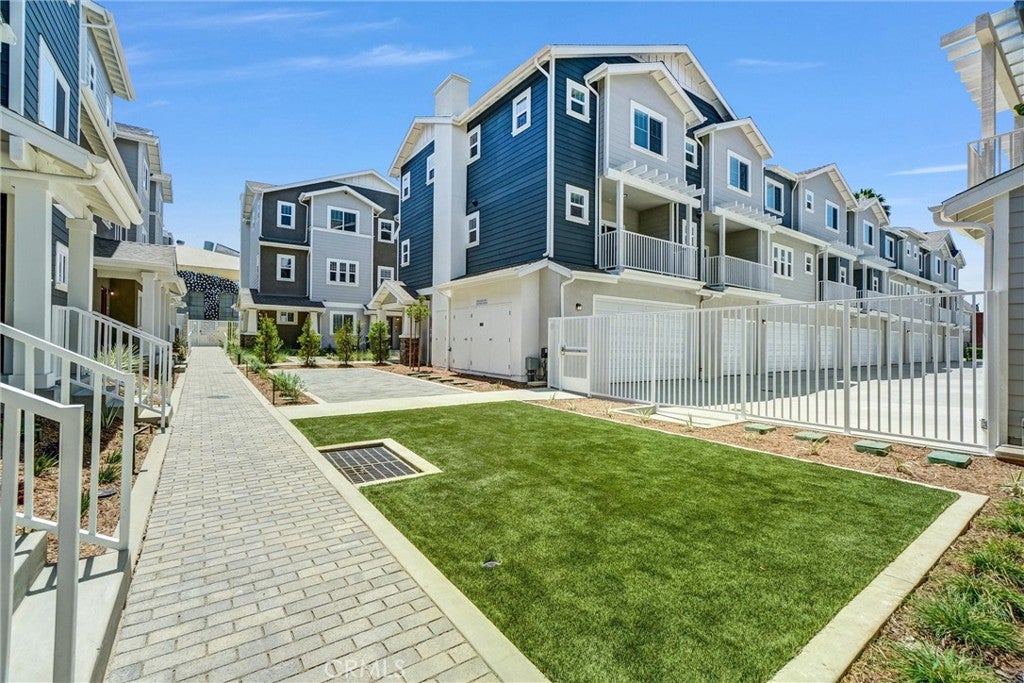 200 E 14th Street 8