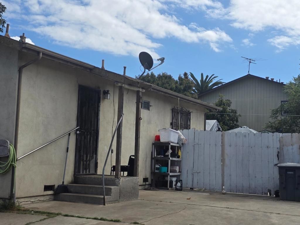 Photo of 706 Elkington Avenue, Salinas, CA 93905 (MLS # ML82024814)