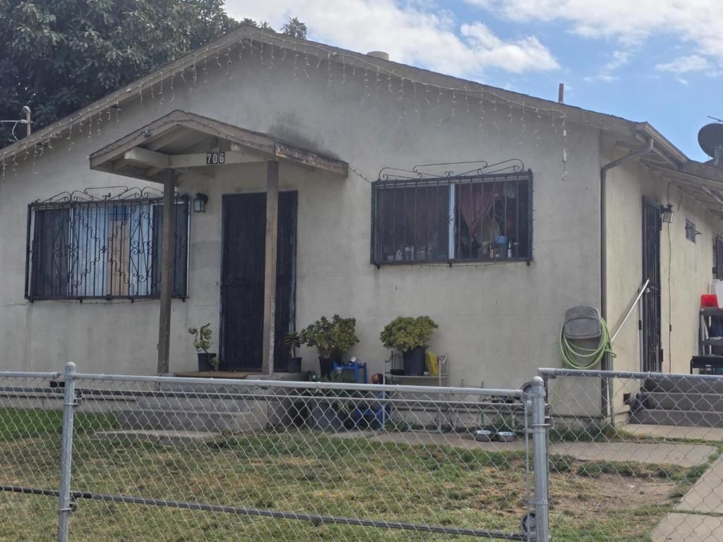 Photo of 706 Elkington Avenue, Salinas, CA 93905 (MLS # ML82024814)