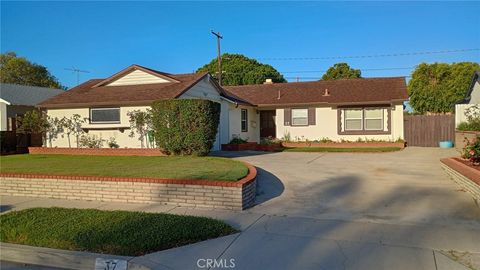 Photo of 37 Hastings Avenue, Ventura, CA 93003 (MLS # SR26075953)