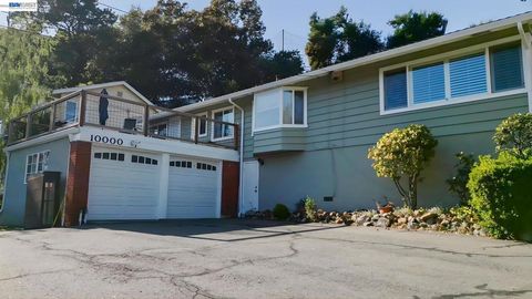 Photo of 10000 Sigourney Ave Ave, Oakland, CA 94605 (MLS # 41127797)