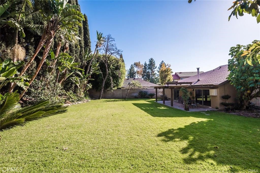 Tropical Oasis in the Heart of Irvine!
Welcome to this charming, fully furnished 3-bedroom single-family home—your perfect retreat in central Irvine. Ideally located near the 5 freeway, you’ll enjoy easy access to Disneyland, Irvine Spectrum, South Coast Plaza, and the beautiful beaches of Newport and Laguna.
Inside, the home offers two spacious living areas with plenty of comfortable seating for both relaxation and entertaining. The master suite features a queen bed, en suite bath, and direct access to the outdoors. The second bedroom includes a queen bed, while the third offers two twin beds—perfect for families or guests.
Additional highlights include a two-car attached garage for secure, convenient parking, as well as nearby shopping centers and grocery stores. A neighborhood park and playground are just steps away, making this an ideal home for families.