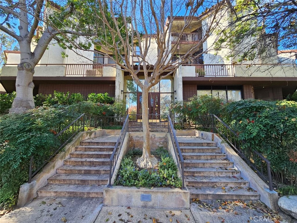 4210 Via Arbolada 220