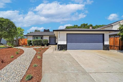 Photo of 3338 Woodside Lane, San Jose, CA 95121 (MLS # ML82041779)