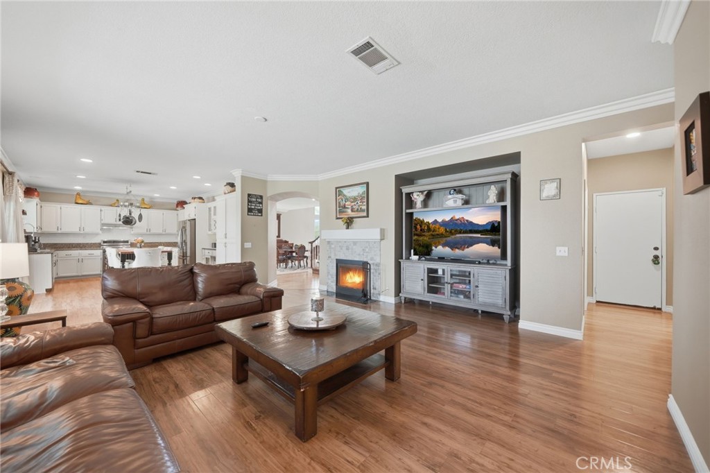 43084 Knightsbridge Way