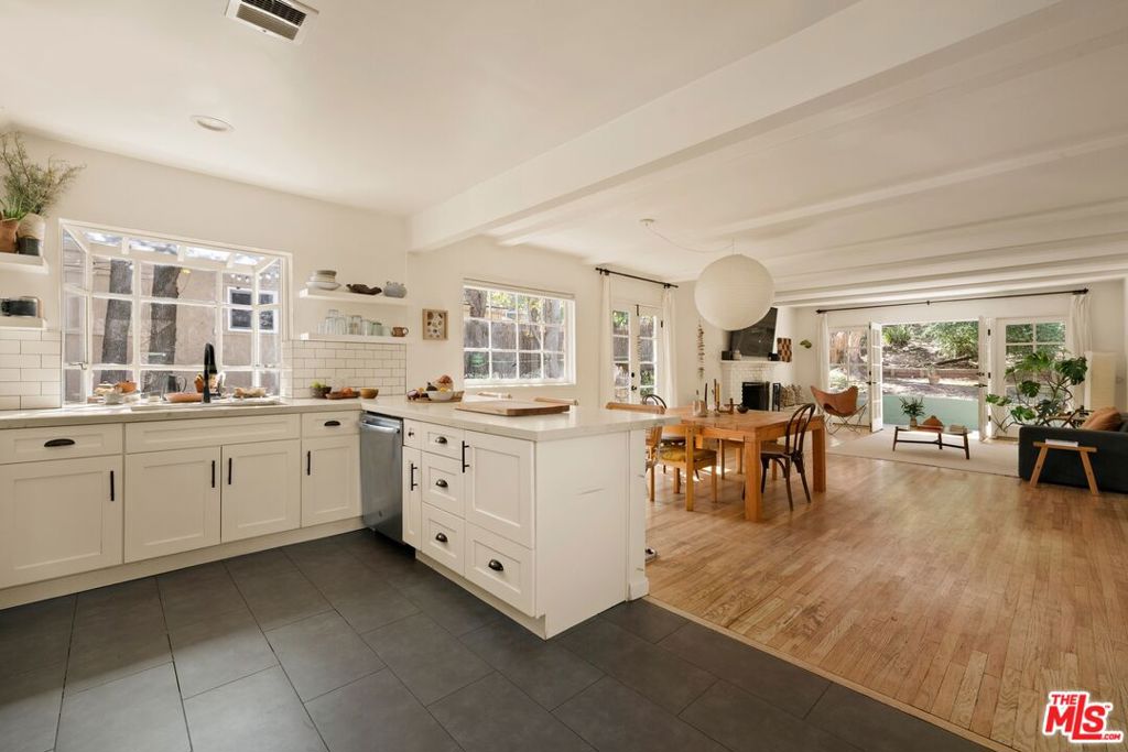 5131 Tendilla Avenue