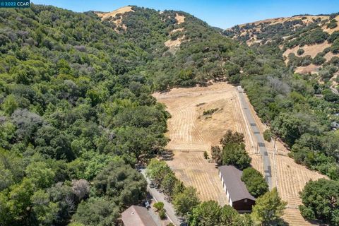 Photo of 5433 5433 Alhambra Valley Rd Rd, Martinez, CA 94553 (MLS # 41000861)