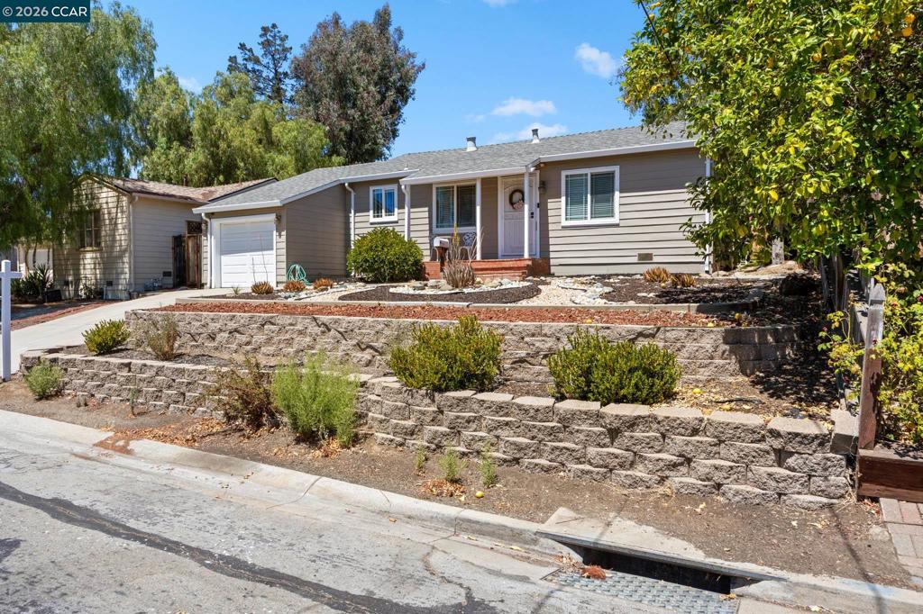 2437 Hemlock Avenue