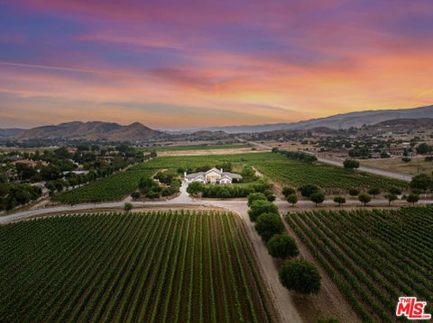 Photo of 9640 Sierra Highway, Santa Clarita, CA 91390 (MLS # 26858363)