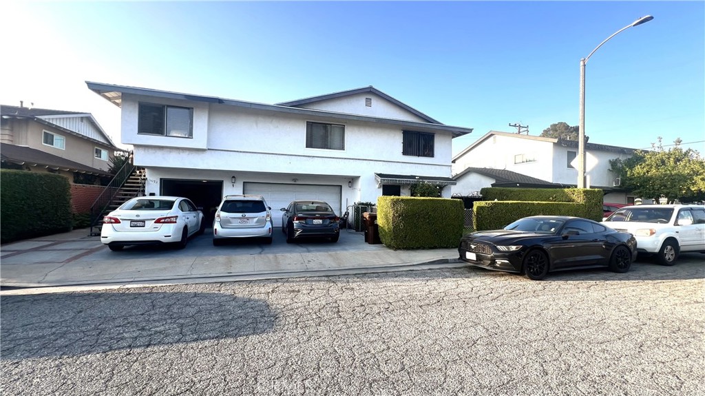 Beautiful Duplex !!!!!! Excellent location !!! Spectacular condition !!!!! THIS HOUSE IS TOO BEAUTIFUL TO BE TRUE; Very clean, remodeled a few years ago is like new, termite treatment and fumigation was done about 1 year ago aprox. Modern duplex 3 car garage, 4 spacious bedrooms 2 full bathrooms and half more. On the first floor there are 2 spacious bedrooms and 2 bathrooms, laundry room located in enclosed space, on the second unit it has 2 bedrooms and a full bathroom, dining room, kitchen and a full laundry room. Too close to restaurants, businesses, freeways 10,60,210,605. Don't miss your chance!! Schedule a viewing today.