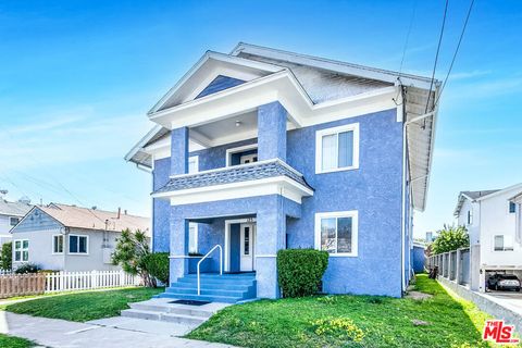 Photo of 125 N Broadway Ave #3, Redondo Beach, CA 90277 (MLS # 25479723) Photo of 125 N Broadway Ave #3, Redondo Beach, CA 90277 (MLS # 25479723)
