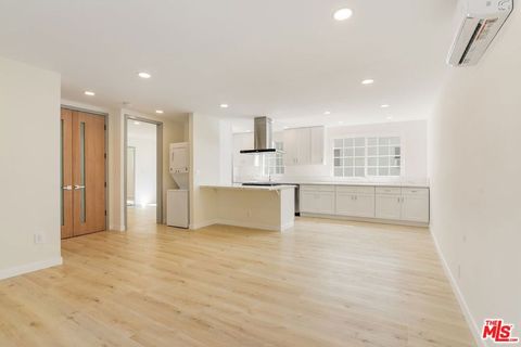 Photo of 835 S Sherbourne Drive #2, Los Angeles, CA 90035 (MLS # 26668375)