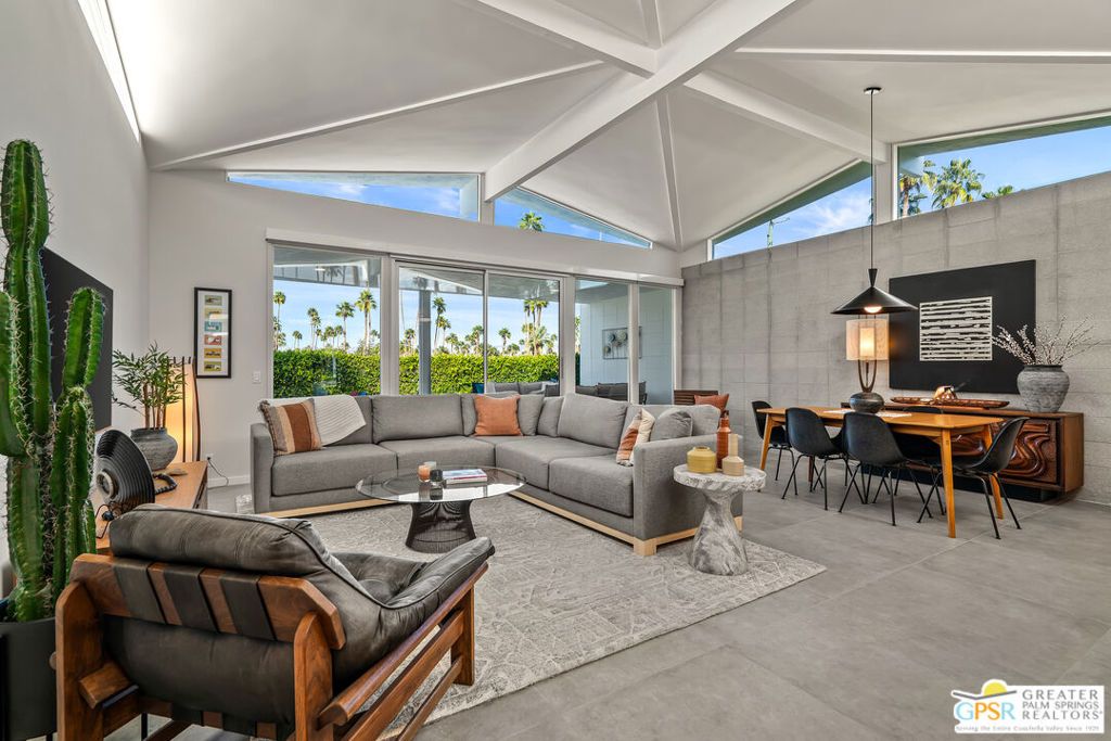 Photo of 456 E Alto Cir, Palm Springs, CA 92264 (MLS # 26652297PS)