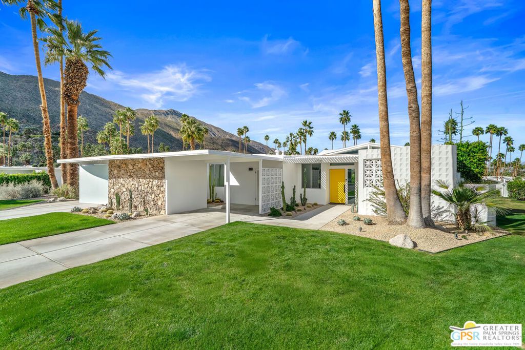 Photo of 456 E Alto Cir, Palm Springs, CA 92264 (MLS # 26652297PS)