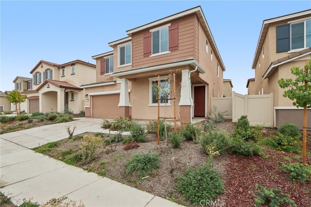 Photo of 935 Yuzu Way, Redlands, CA 92374 (MLS # DW25266780)