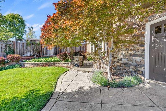 3813 Mountcliffe Court
