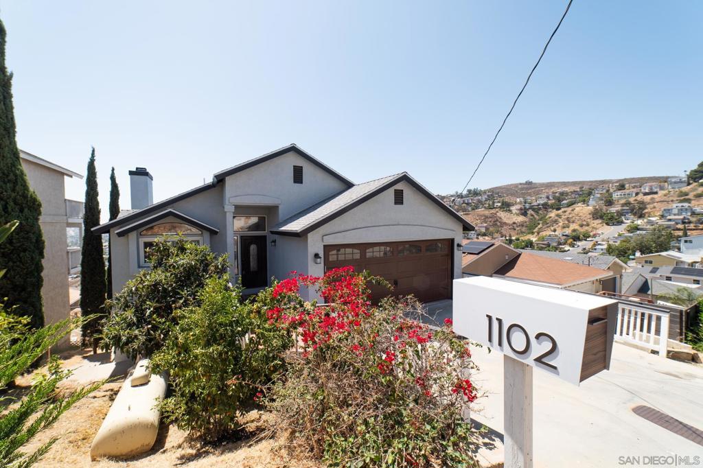 1102 La Mesa