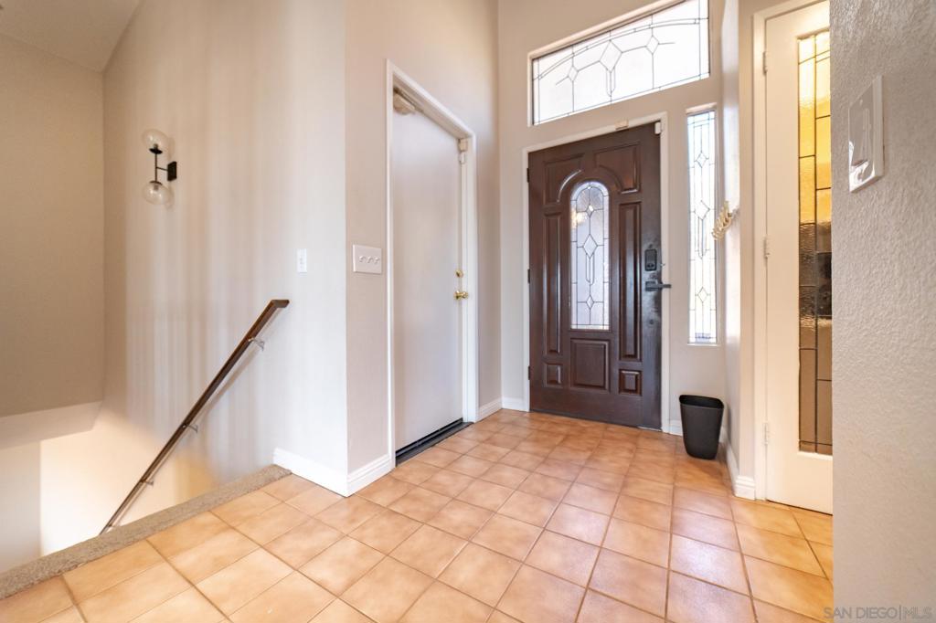 1102 La Mesa