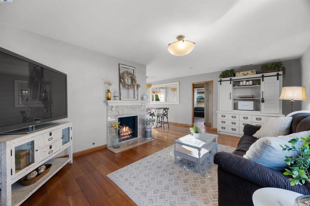 WASHINGTON MANOR - Residential