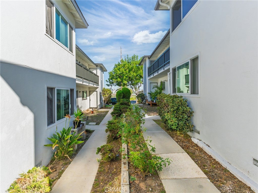 1112 E Imperial Avenue