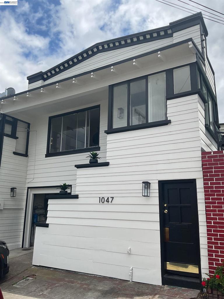 1047 Hanover