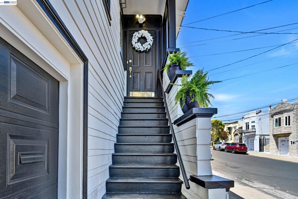 1047 Hanover
