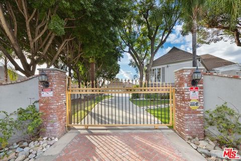 Photo of 915 Edie St, Duarte, CA 91010 (MLS # 26654827)