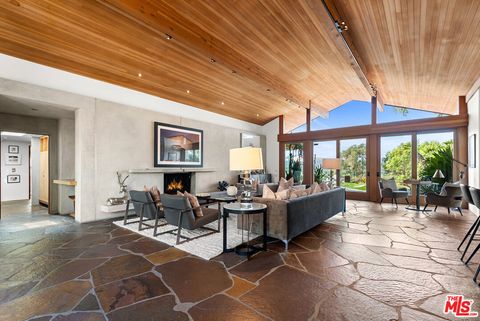 Photo of 4305 Clear Valley Drive, Encino, CA 91436 (MLS # 25615597)