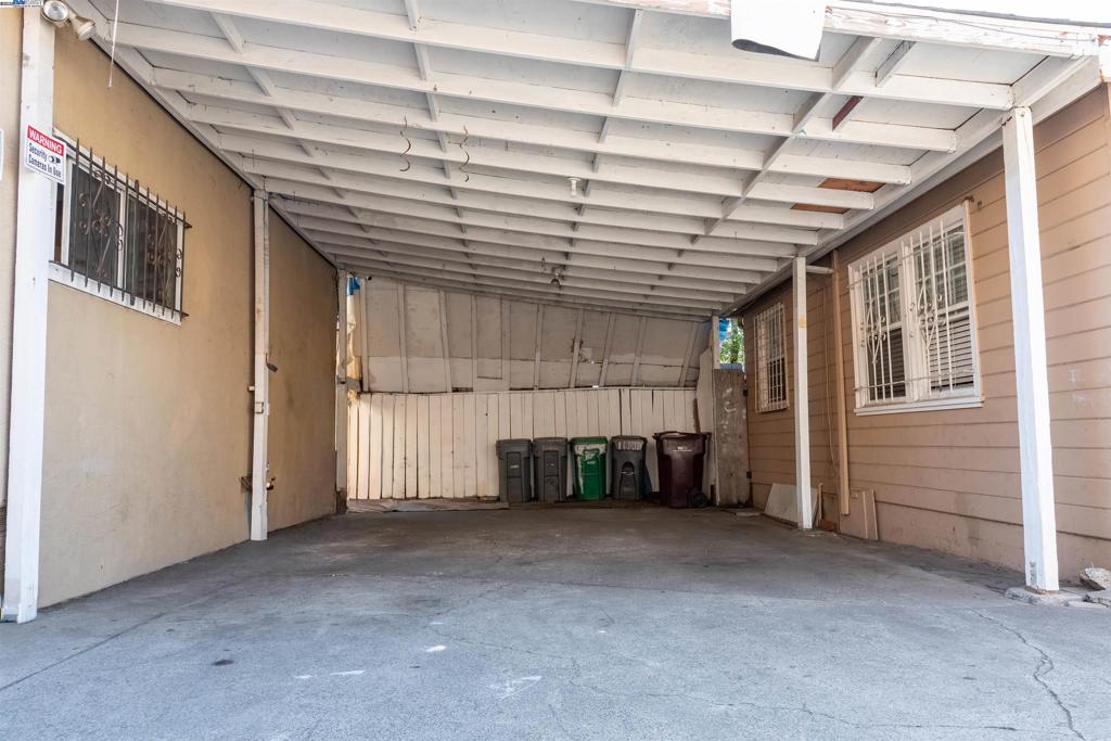 EAST OAKLAND - Residential Income