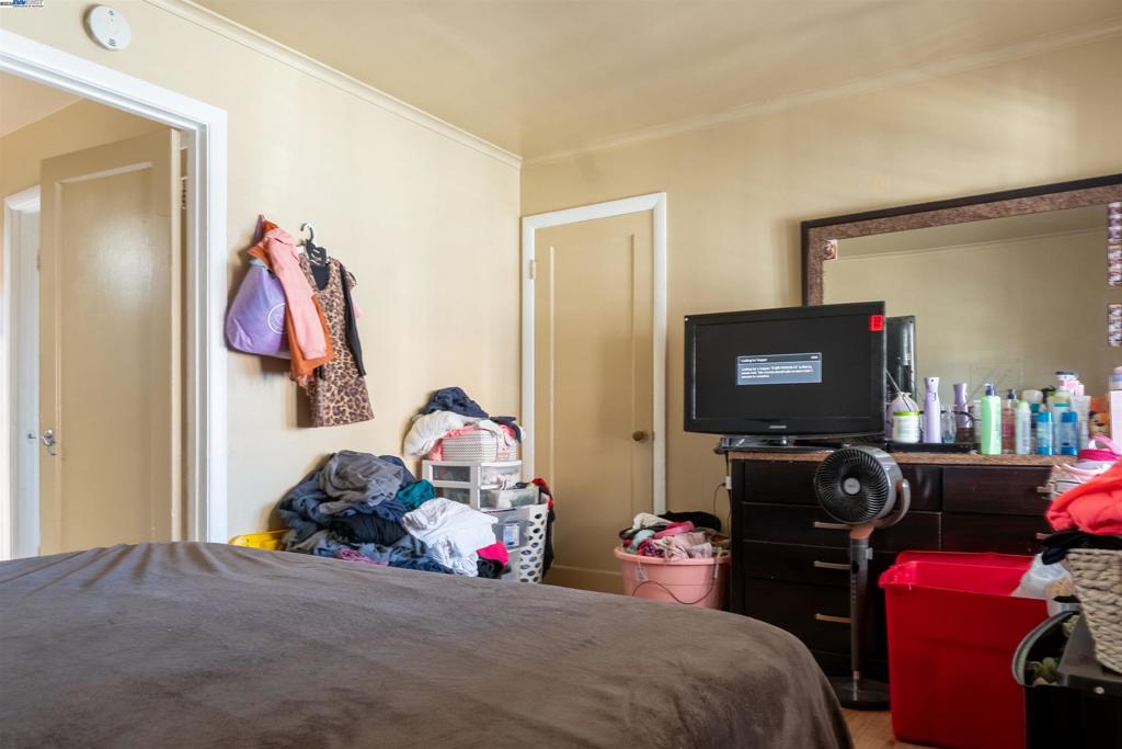 EAST OAKLAND - Residential Income