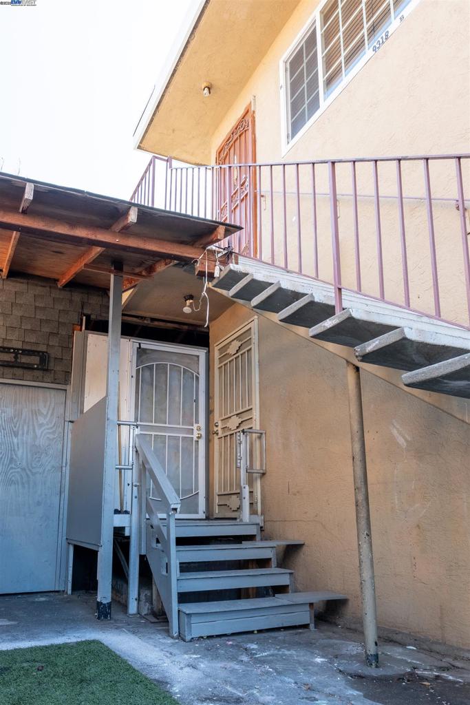 EAST OAKLAND - Residential Income