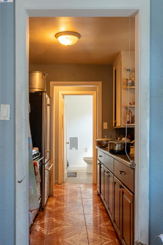 EAST OAKLAND - Residential Income