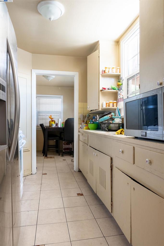 EAST OAKLAND - Residential Income