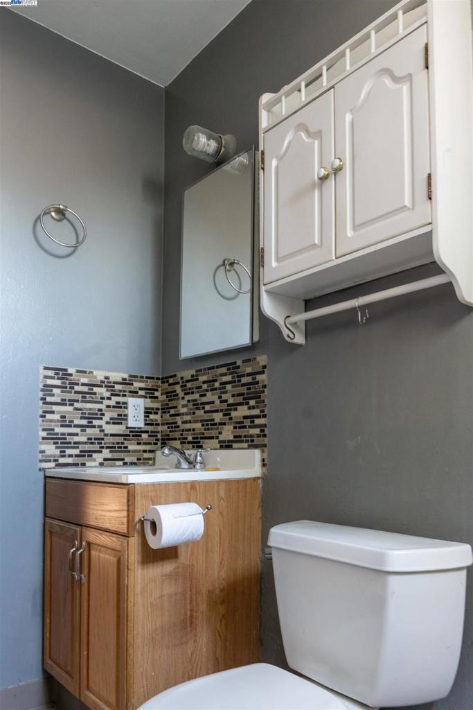 EAST OAKLAND - Residential Income