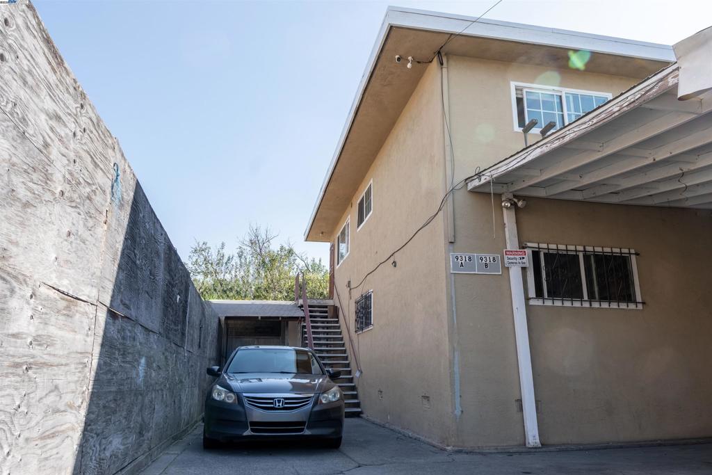 EAST OAKLAND - Residential Income